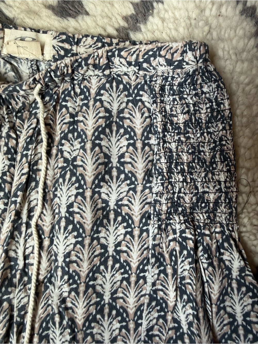 Women's Patterned Drawstring Pants - Picture 4 of 4
